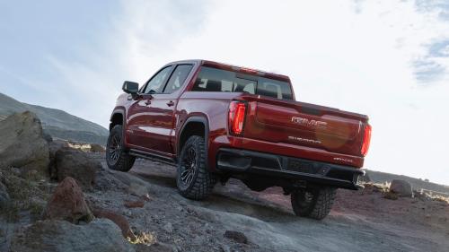 The entry level version is V8 and American pickup depends on this GMC.
