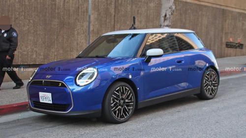 The battery life is 380 km, maximum power is 200 hp, the new MINI pure electric version is on display.
