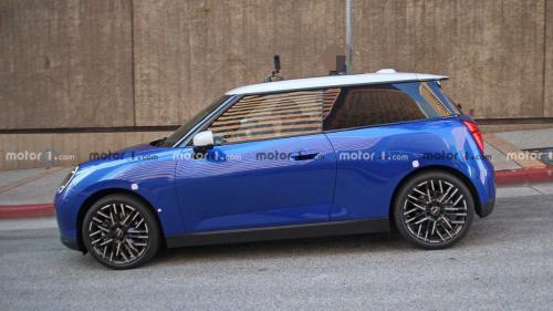 The battery life is 380 km, maximum power is 200 hp, the new MINI pure electric version is on display.
