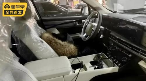 Spy photos of interior of new Hyundai Shengda have been exposed, who would have thought that this is not a Land Rover interior?

